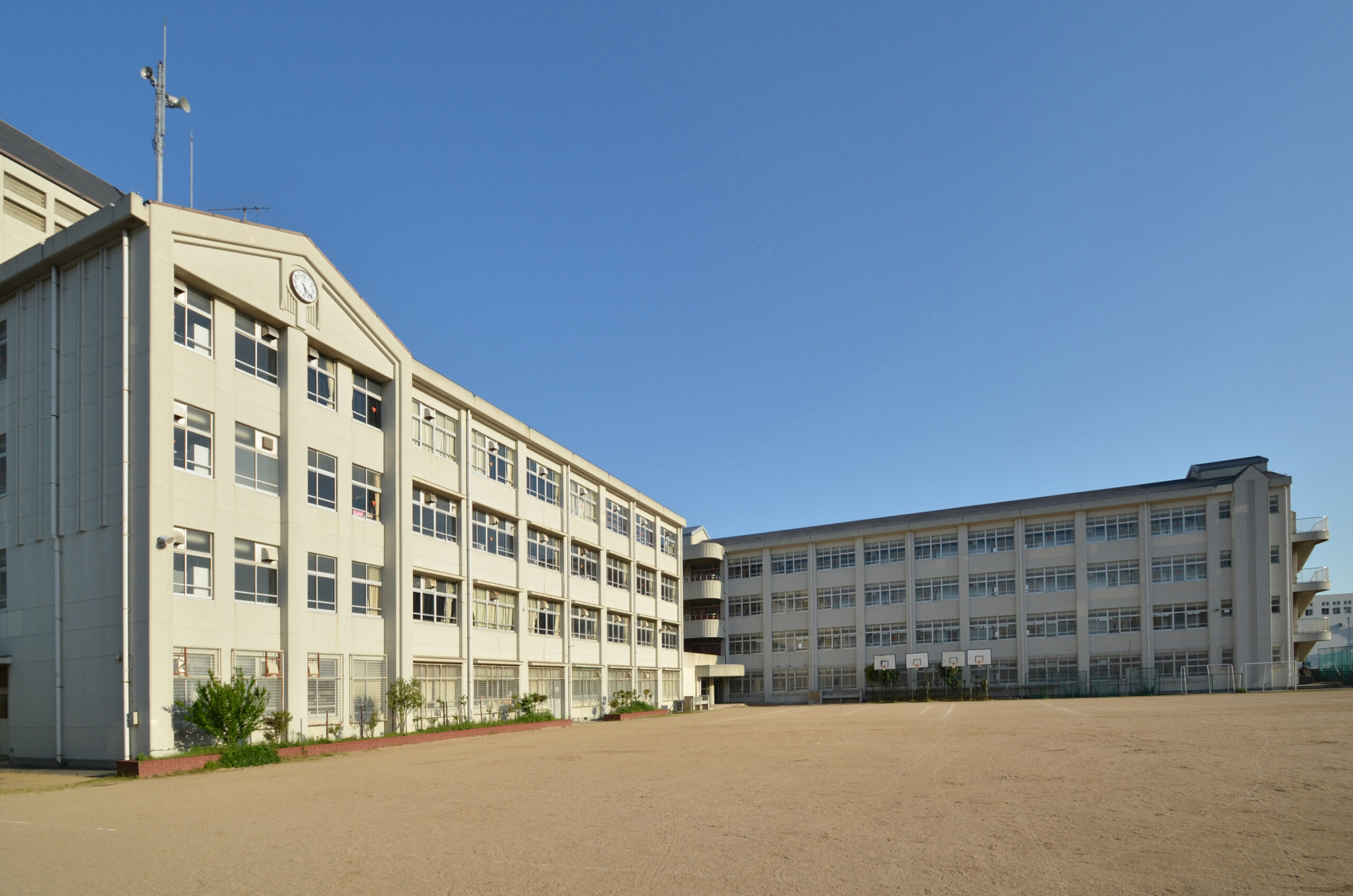 Schulgebaeude_stock